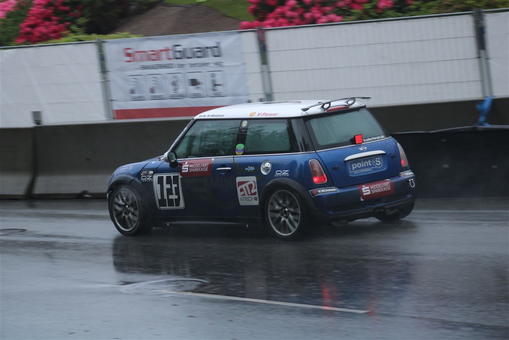 Erik Hawaleschka Madsen gjorde det især godt i regnen i kvalifikationen. Men et sats på slicks til finaleløbet, hvor der var fugtig asfalt igen, gjorde at han trak i pit allerede efter opvarmningsomgangen.
(Foto: JJ Media)